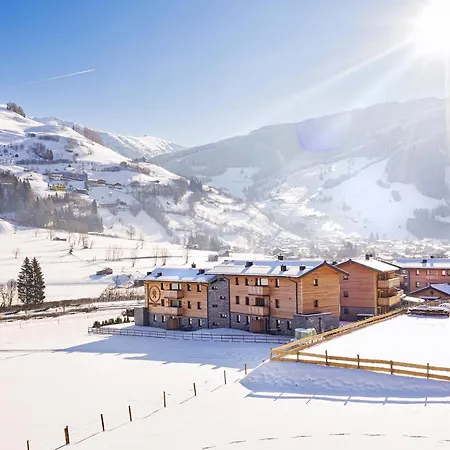 Aparthotel With Mountain View Near The Slopes In